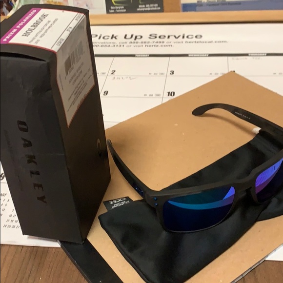 Oakley Holbrook’s - Picture 6 of 7